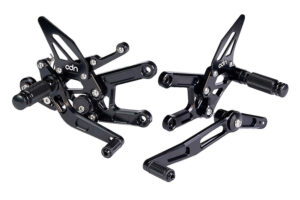 Estriberas regulables ADN para Yamaha R6 2017-2023