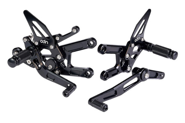 Estriberas regulables ADN para Yamaha R6 2017-2023